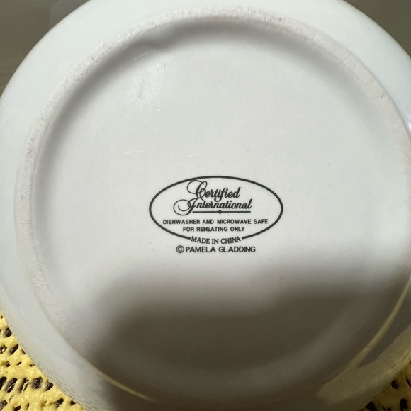 Vintage wine label salad dessert plate. - Picture 5 of 8